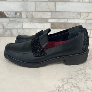 Munro Women’s 8.5 Black Genuine Leather Loafers Lightweight Rubber Lug Sole